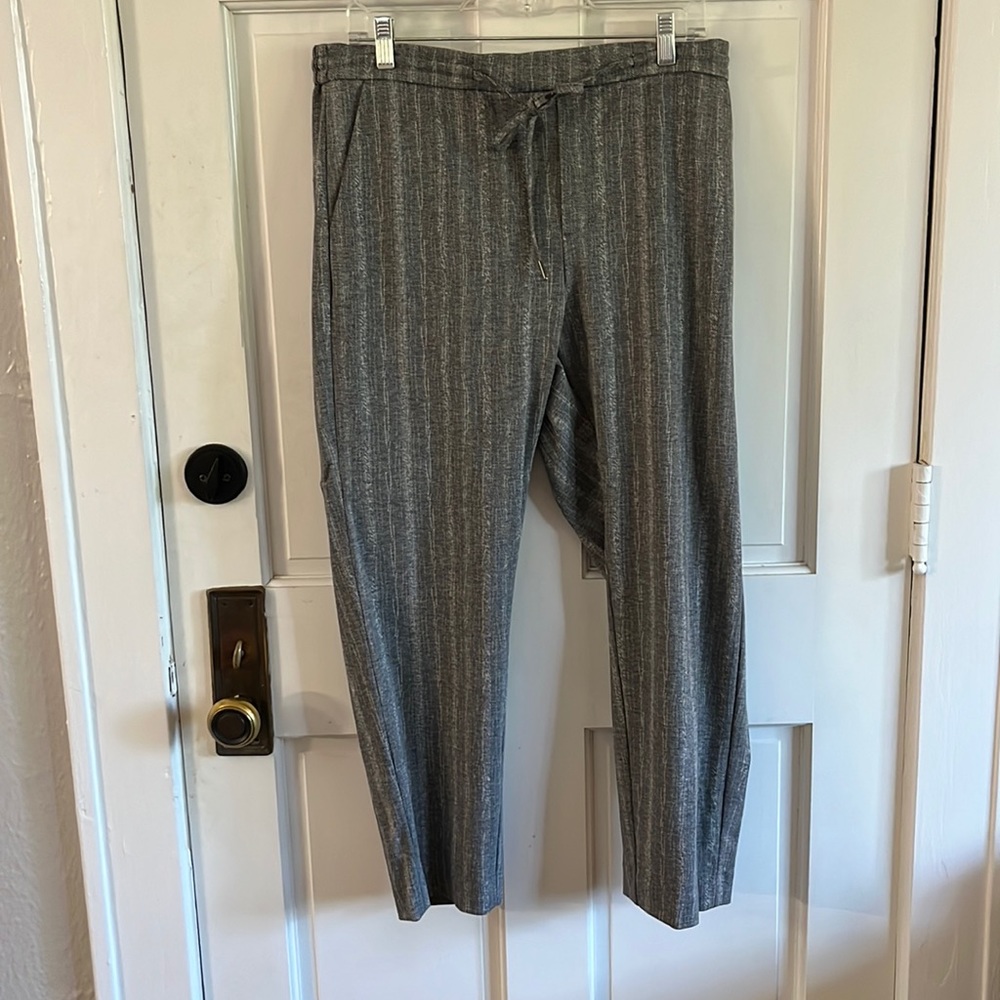 Cropped grey trousers